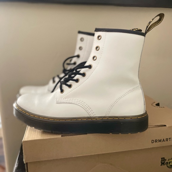 Doc Martens woman’s Tavalia Boots 10 - Picture 3 of 4